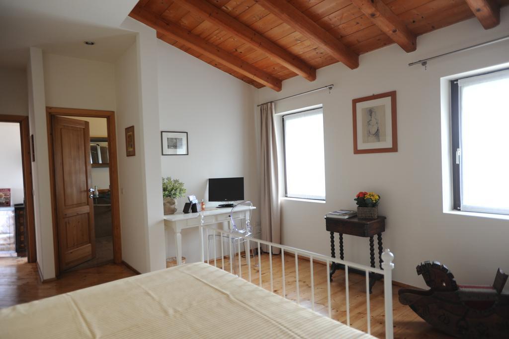 Monte Maino Bed & Breakfast Desenzano del Garda Room photo